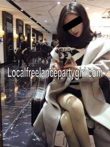 Local Freelance Model - Kleenex - KL